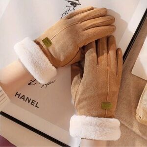 Gloves for Women, NEW, Khaki Color, Faux Fur, Feminine